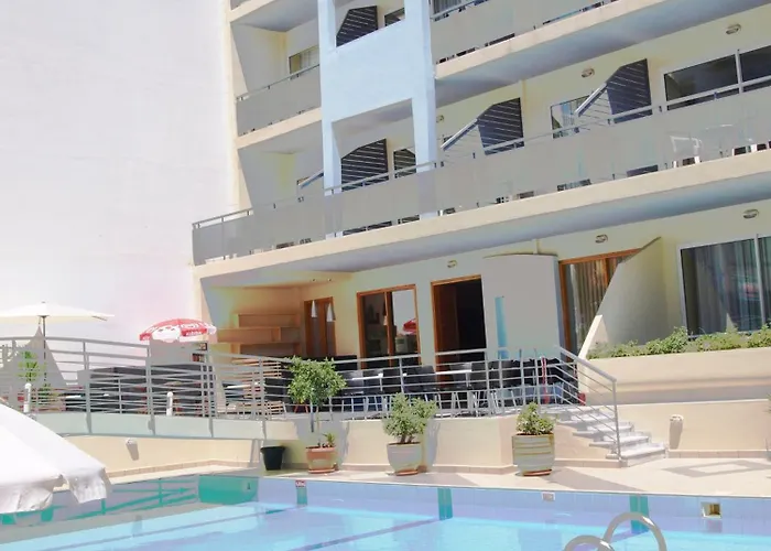 Ξενοδοχείο με διαμερίσματα Kleoniki Mare 2*