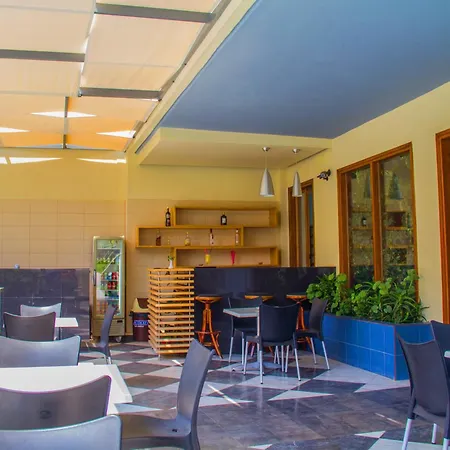 מלון דירות Kleoniki Mare 2*