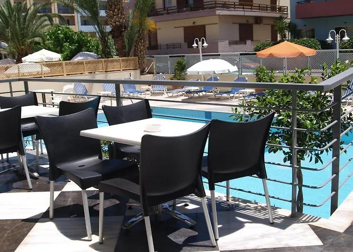 מלון דירות Kleoniki Mare 2*