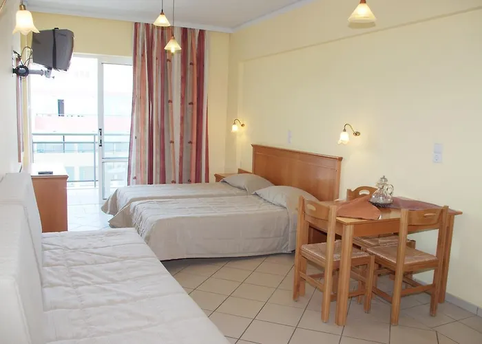 מלון דירות Kleoniki Mare 2*